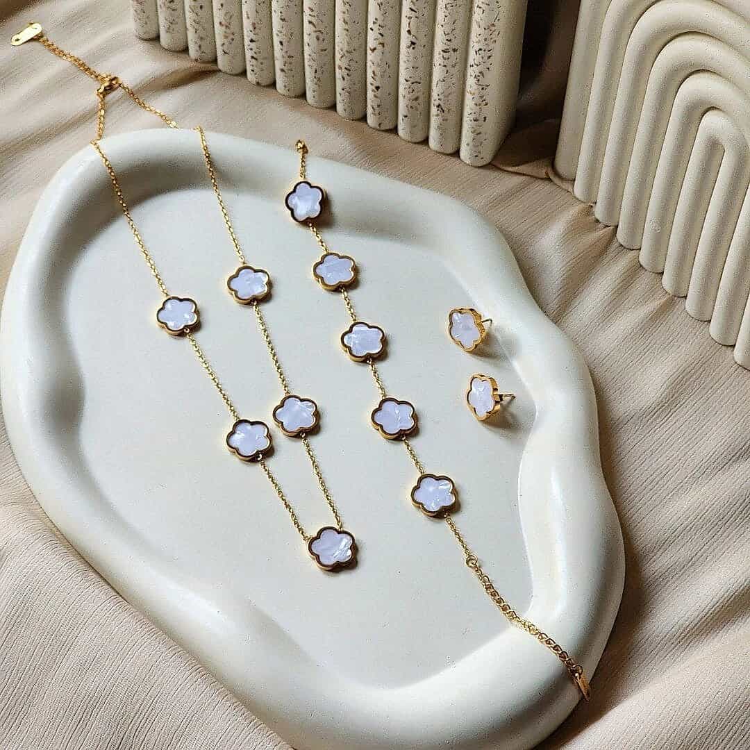 Clover White Set