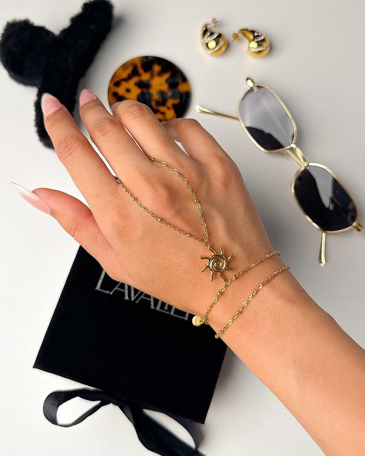Solaris Hand Chain