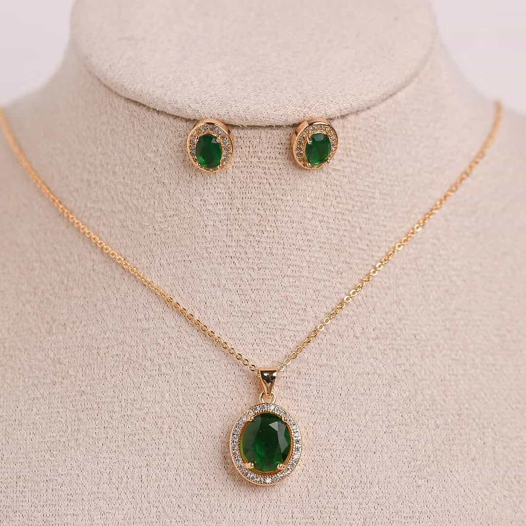 Emerald Oval Stone Set