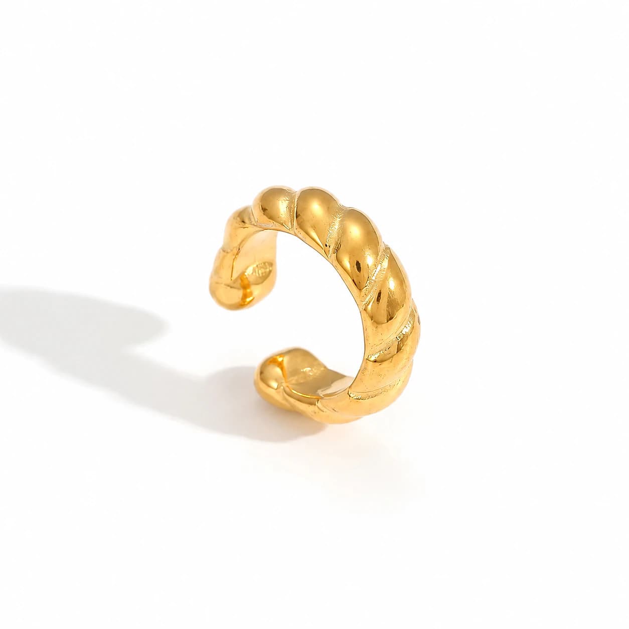 Ribbed Ear Cuff – thumbnail 1