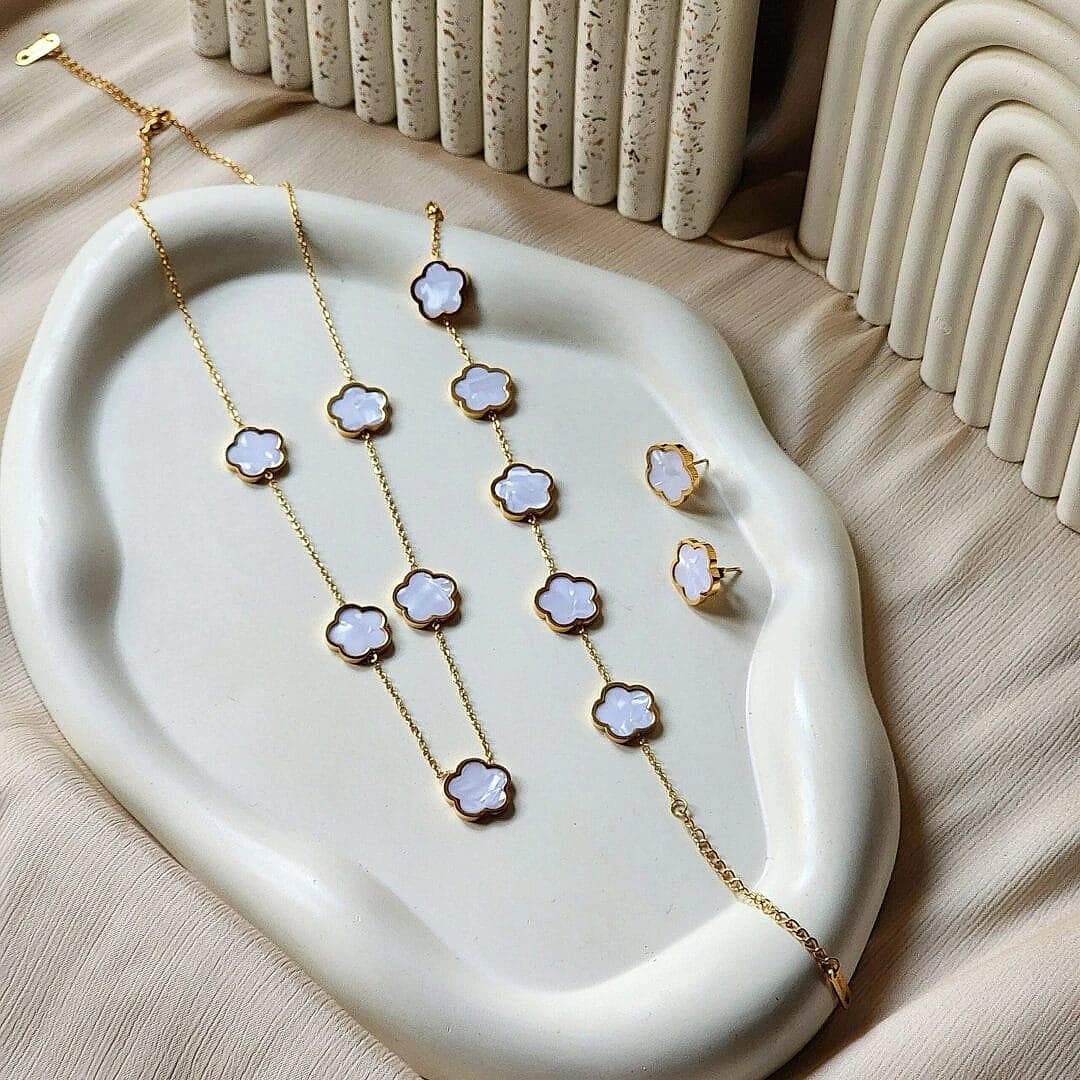 Clover White Set