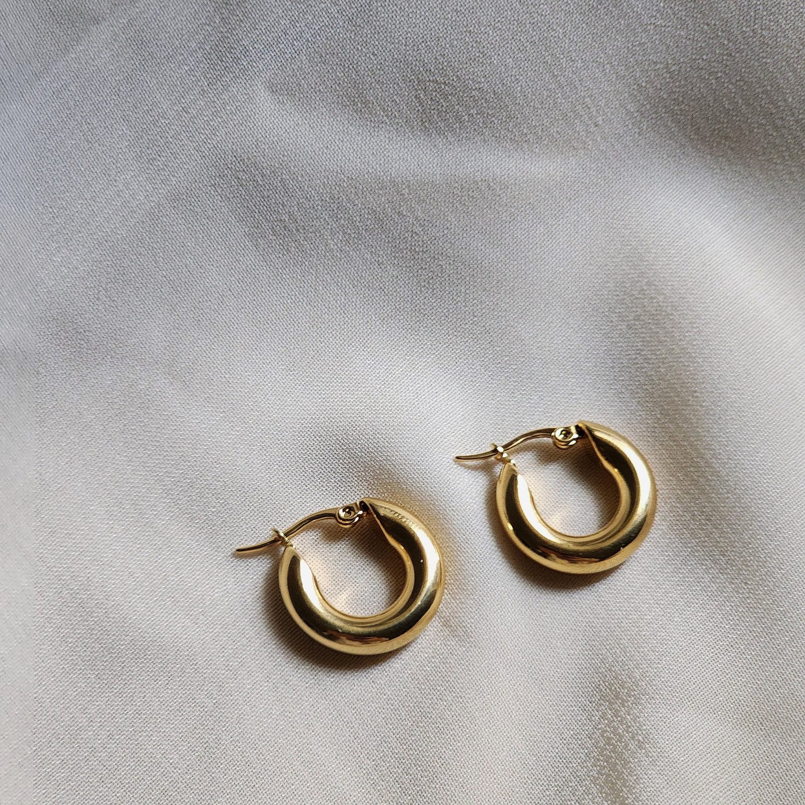 Emilia Hoops - Lavalier