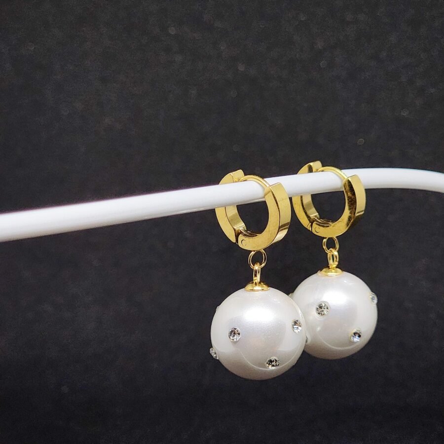 Ball Pearl Necklace & Earrings - Image 2