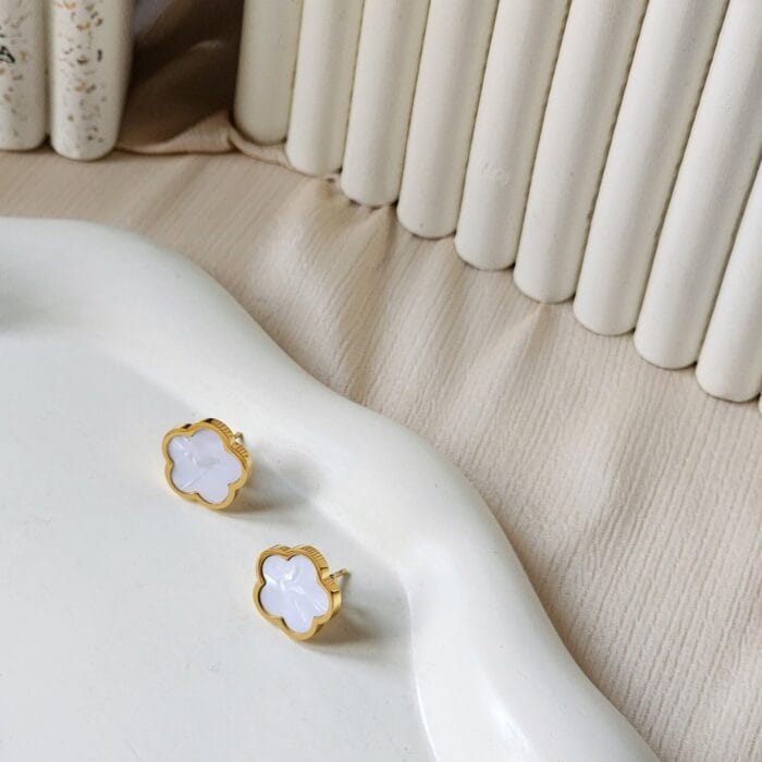 Clover White Set - Image 3