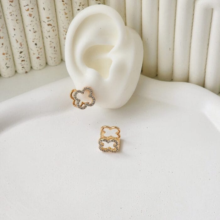 Clover Hoops - Image 1