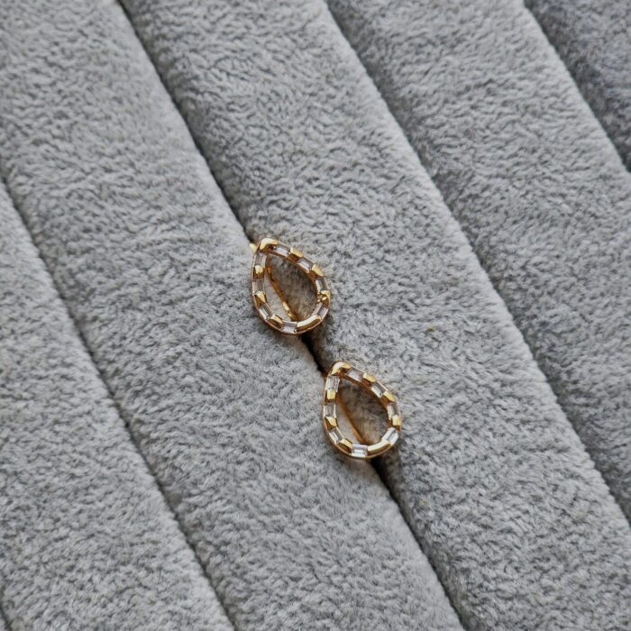 Inez Hoops - Image 1
