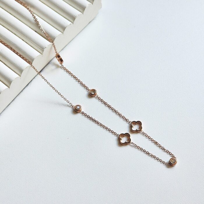 Zella Clover Necklace - Image 9