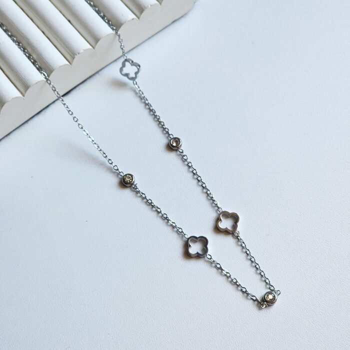 Zella Clover Necklace - Image 11