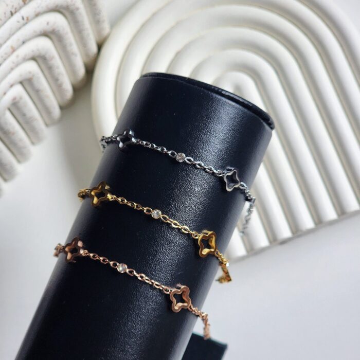 Zella Clover Bracelet - Image 1