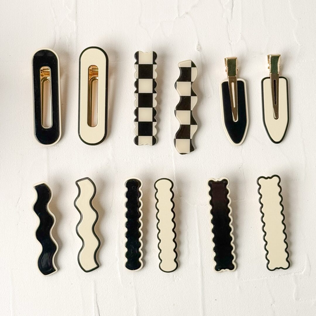 img_7263 Vintage Black/White Hair Pin - Image 1